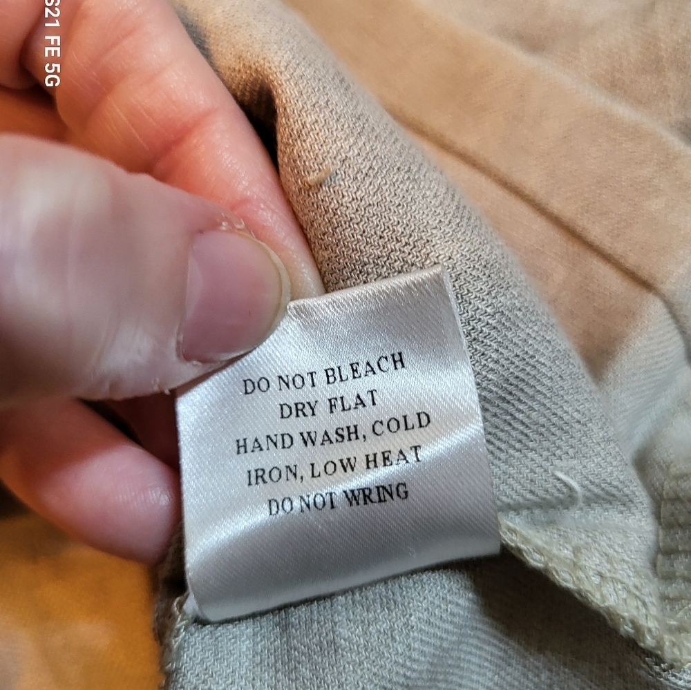 CLEARANCE! Women's Tan Pleated Shorts with Versatile Tie Detail, Large, Like New - Picture 8 of 8